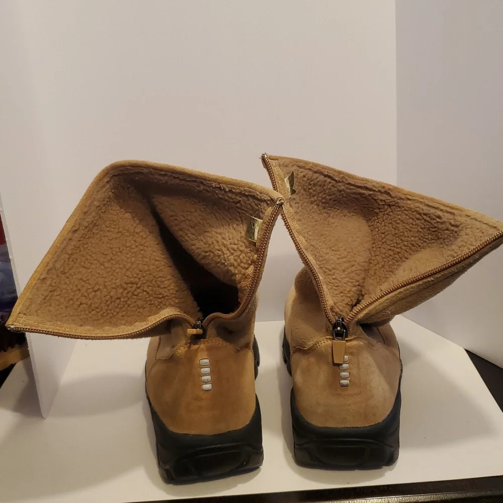 Lands End Womens Suede and Fleece Winter Boots In Tan Size 9B